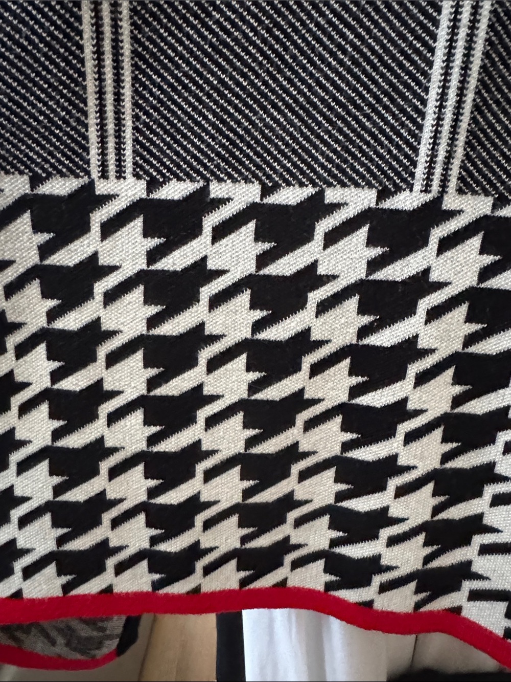 VENUS Black White & Red Plaid Cardigan with Houndstooth Cuffs and Hem SzM - Picture 6 of 6